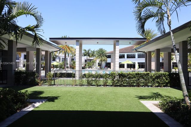 8201 NW 41st St D-402, Doral, FL 33166