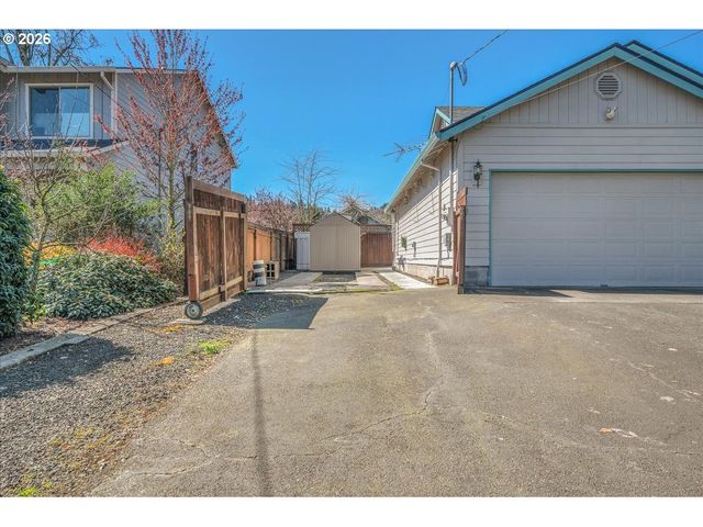 2225 First St, Columbia City, OR 97018