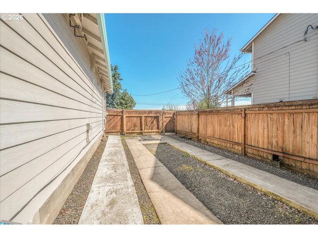 2225 First St, Columbia City, OR 97018