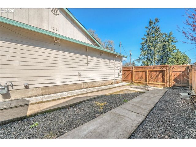 2225 First St, Columbia City, OR 97018