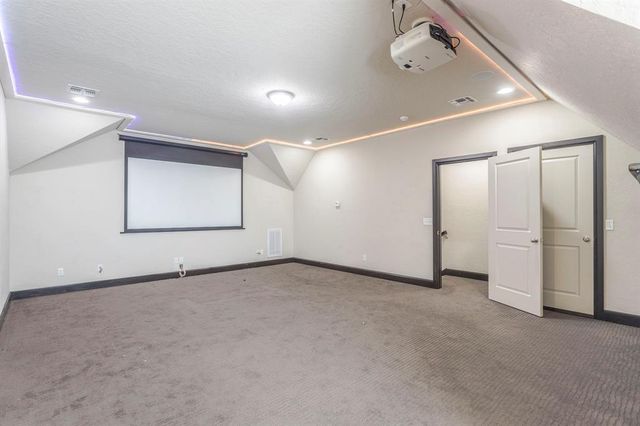 2241 W Mickey Drive, Mustang, OK 73064