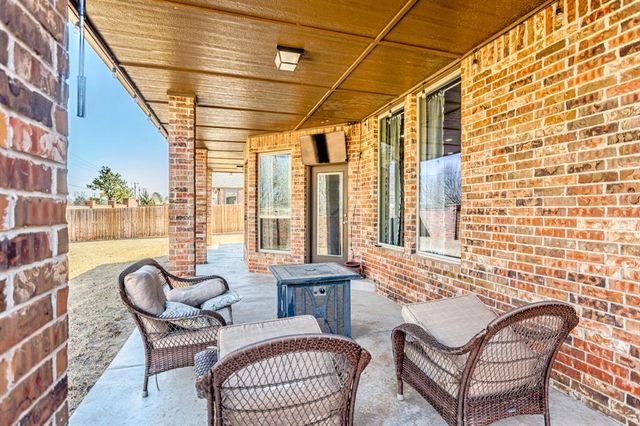 2241 W Mickey Drive, Mustang, OK 73064