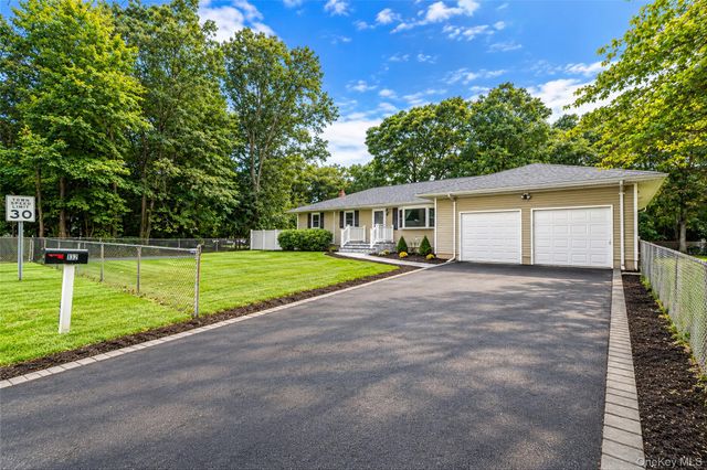 132 Smith Avenue, Holbrook, NY 11741