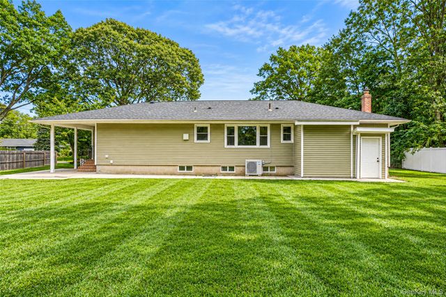 132 Smith Avenue, Holbrook, NY 11741