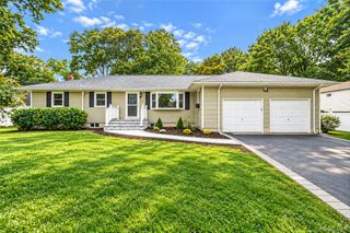 132 Smith Avenue, Holbrook, NY 11741