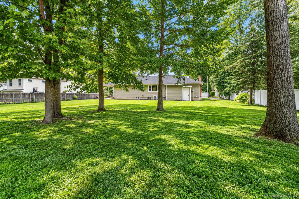 132 Smith Avenue, Holbrook, NY 11741 — photo 4
