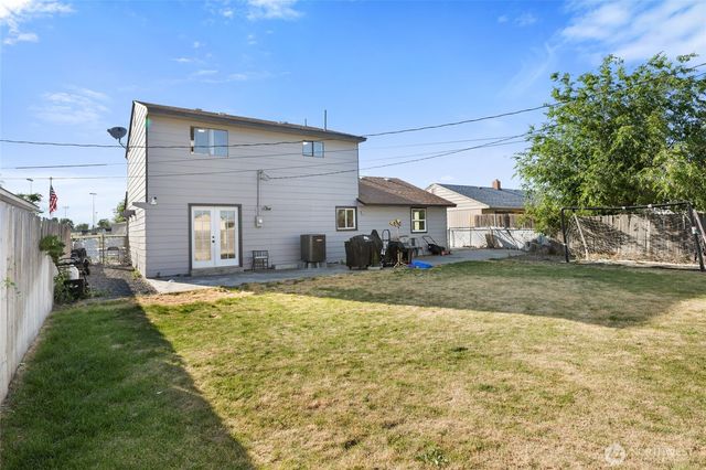 2417 W Texas Street, Moses Lake, WA 98837