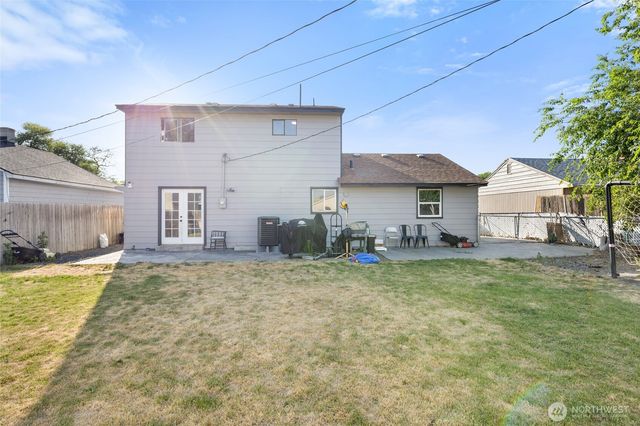 2417 W Texas Street, Moses Lake, WA 98837