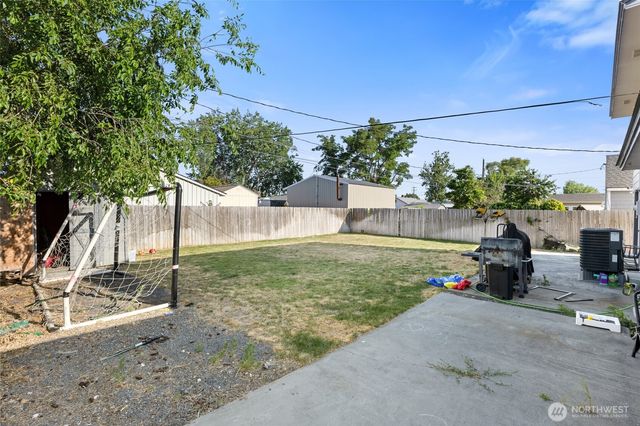 2417 W Texas Street, Moses Lake, WA 98837