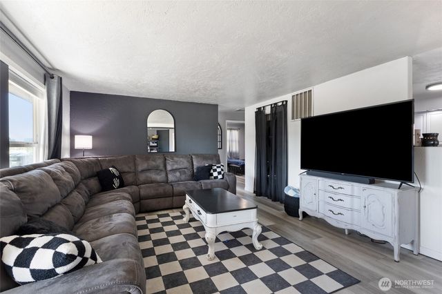 2417 W Texas Street, Moses Lake, WA 98837