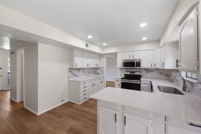 6706 Greenspring Drive, Arlington, TX 76016