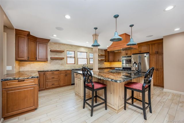 51 Bayside Avenue, Amityville, NY 11701