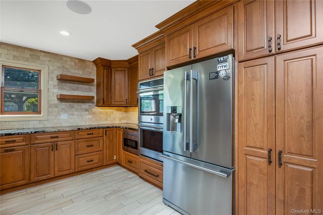51 Bayside Avenue, Amityville, NY 11701