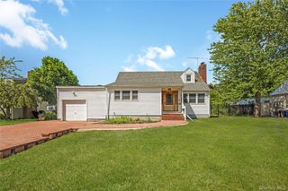 51 Bayside Avenue, Amityville, NY 11701