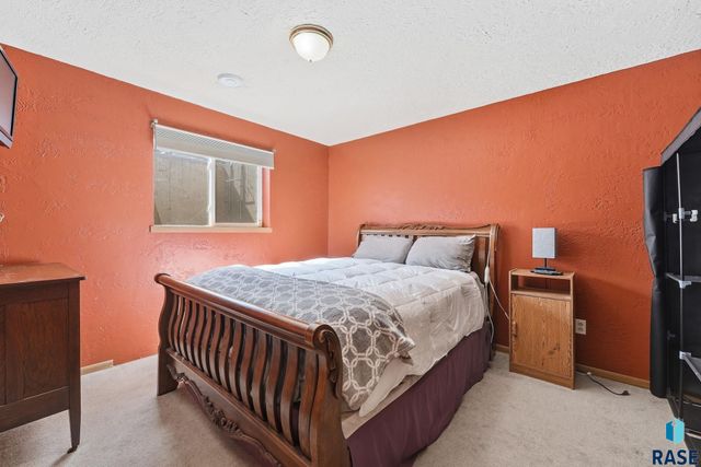 4501 W Panda Dr Drive, Sioux Falls, SD 57107