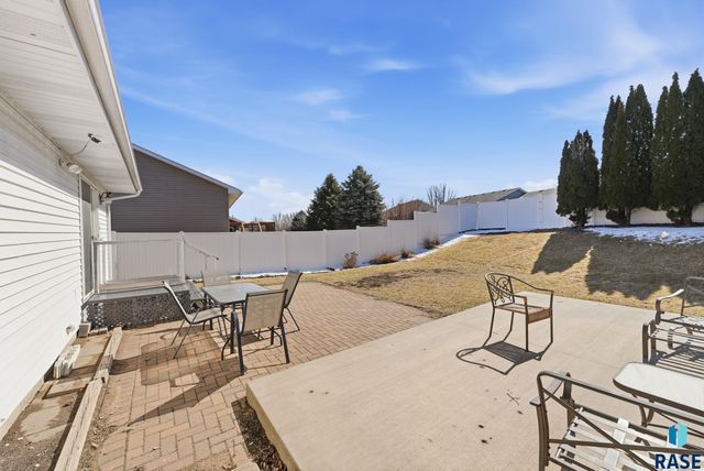 4501 W Panda Dr Drive, Sioux Falls, SD 57107