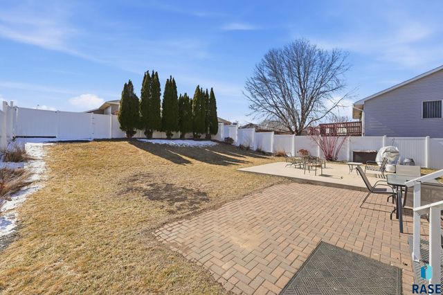 4501 W Panda Dr Drive, Sioux Falls, SD 57107