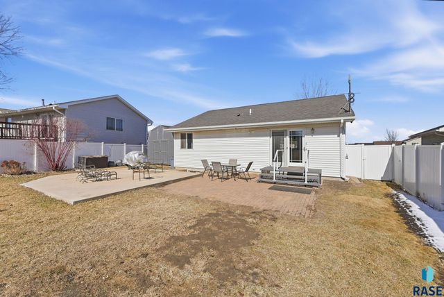 4501 W Panda Dr Drive, Sioux Falls, SD 57107