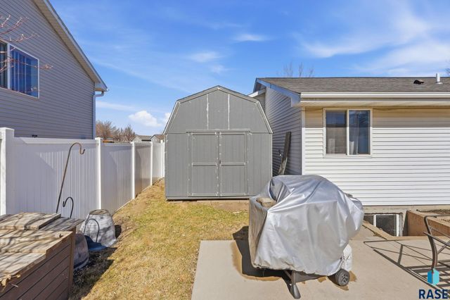 4501 W Panda Dr Drive, Sioux Falls, SD 57107