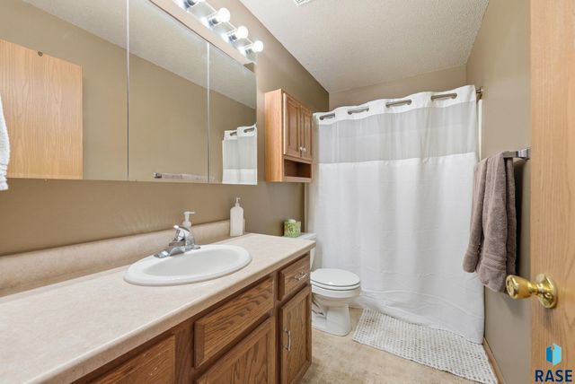 4501 W Panda Dr Drive, Sioux Falls, SD 57107