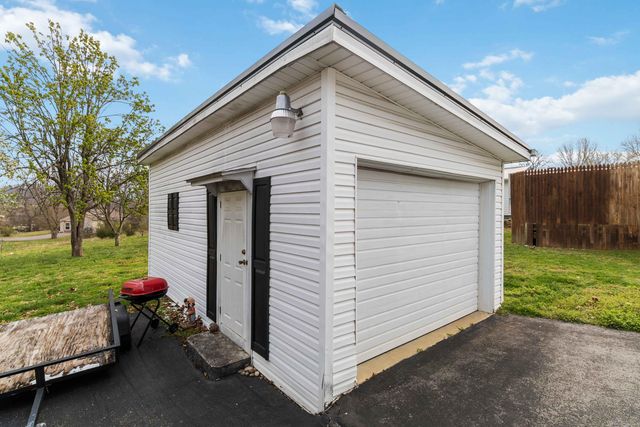 68 Poplar Avenue, Burnside, KY 42519