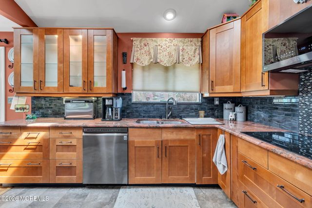 167 Cloverdale Circle, Tinton Falls, NJ 07724
