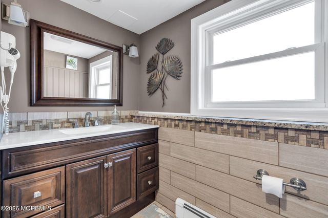 167 Cloverdale Circle, Tinton Falls, NJ 07724