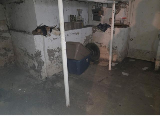 1701 W 8TH Street, Davenport, IA 52802