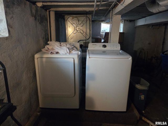 1701 W 8TH Street, Davenport, IA 52802