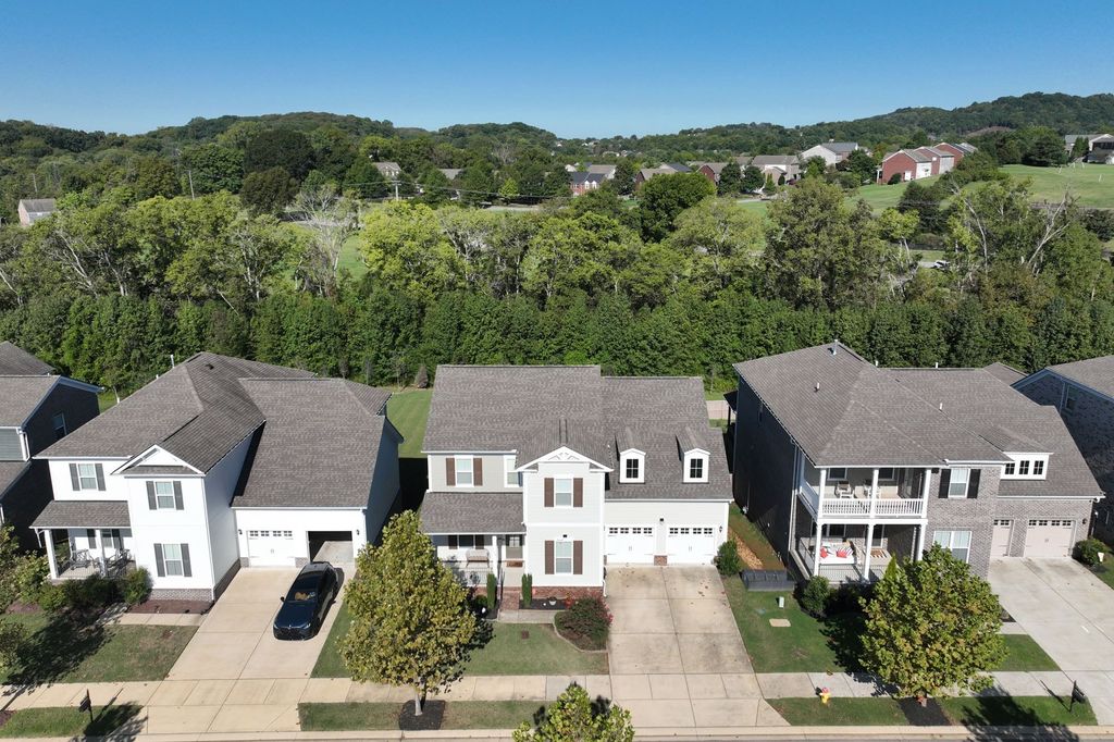 1038 Amelia Park Dr, Franklin, TN 37067