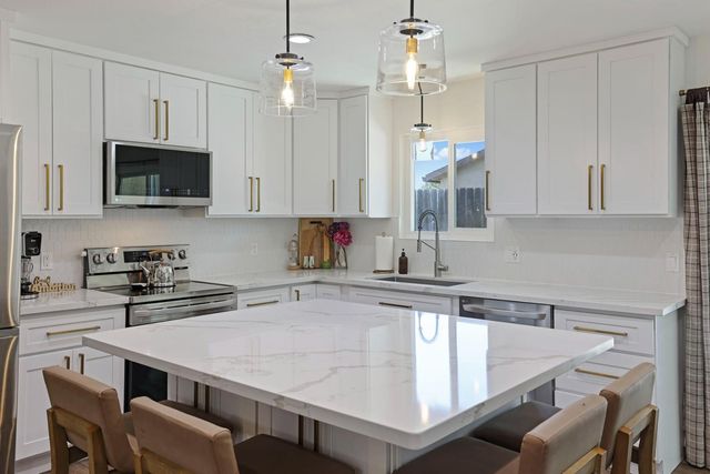 1342 7th St, Ripon, CA 95366