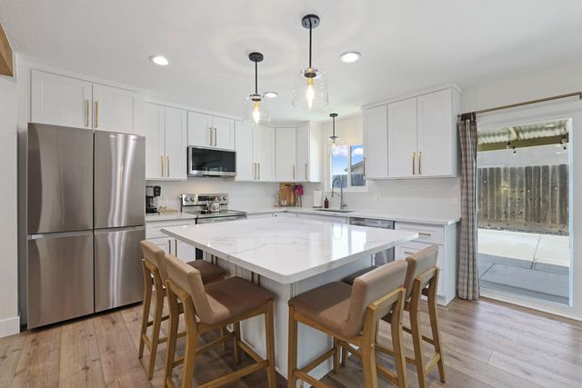1342 7th St, Ripon, CA 95366