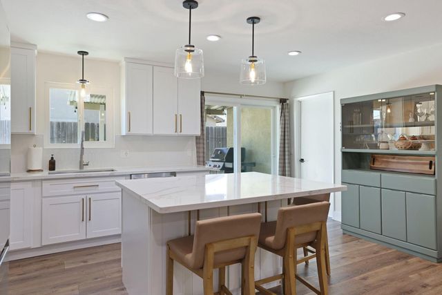 1342 7th St, Ripon, CA 95366
