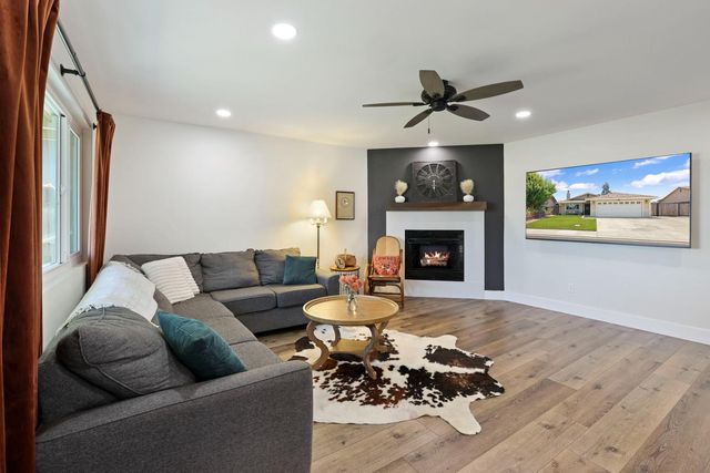 1342 7th St, Ripon, CA 95366