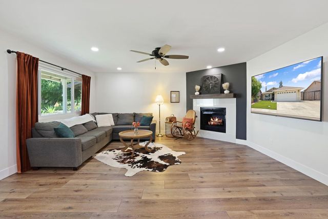 1342 7th St, Ripon, CA 95366