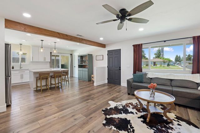 1342 7th St, Ripon, CA 95366