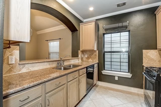 2905 Clinton Drive, Houston, TX 77020