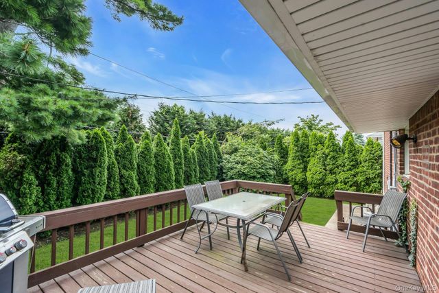 31 Bellwood Drive, New Hyde Park, NY 11040