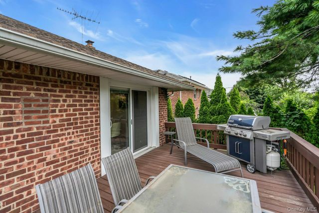 31 Bellwood Drive, New Hyde Park, NY 11040