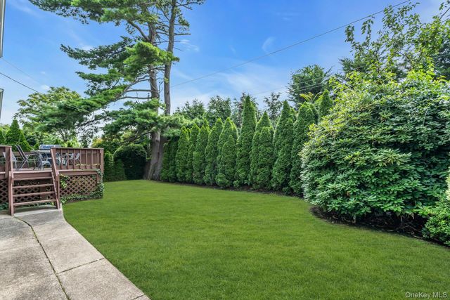 31 Bellwood Drive, New Hyde Park, NY 11040