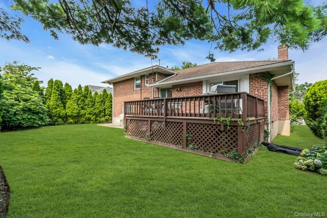 31 Bellwood Drive, New Hyde Park, NY 11040