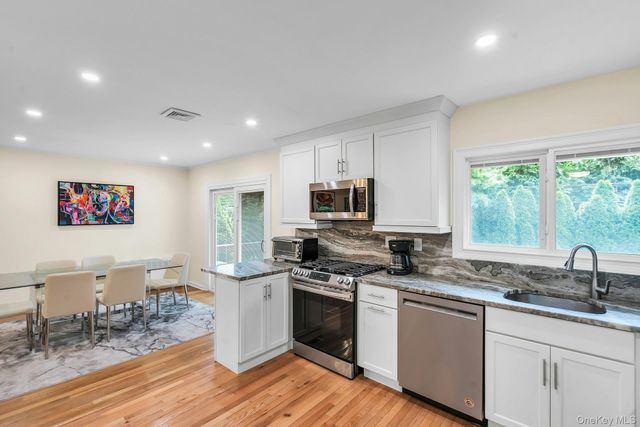 31 Bellwood Drive, New Hyde Park, NY 11040