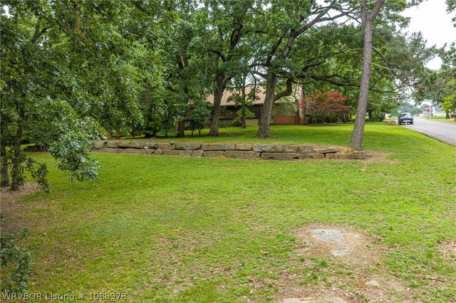 1306 Hidden Valley Street, Van Buren, AR 72956