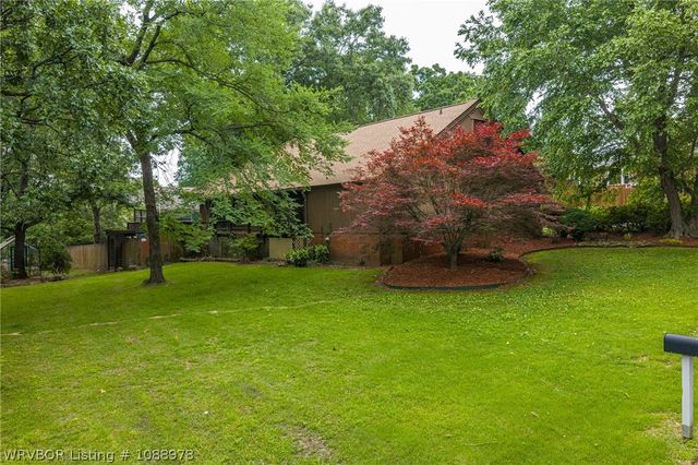 1306 Hidden Valley Street, Van Buren, AR 72956