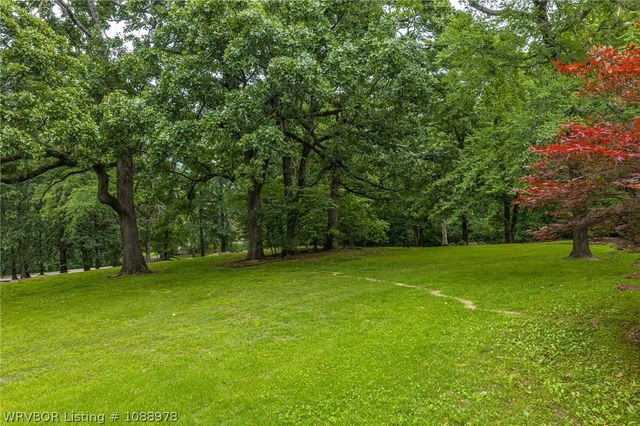 1306 Hidden Valley Street, Van Buren, AR 72956