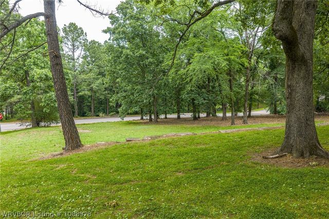 1306 Hidden Valley Street, Van Buren, AR 72956