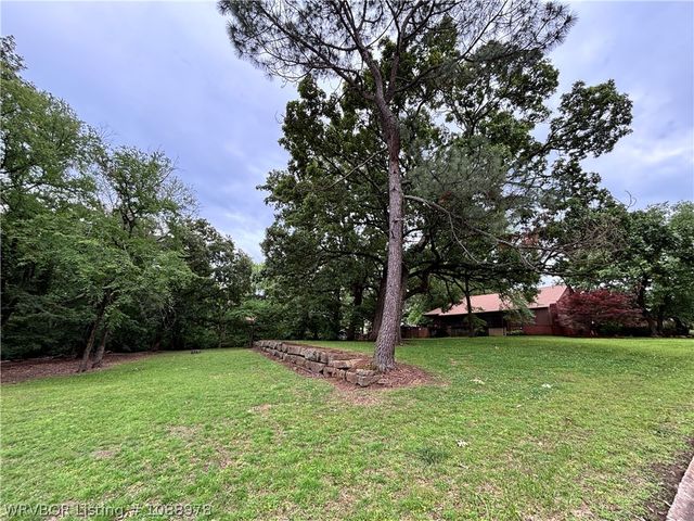 1306 Hidden Valley Street, Van Buren, AR 72956