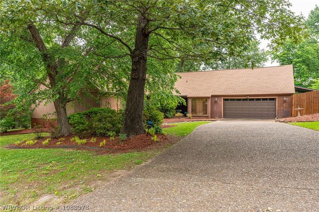 1306 Hidden Valley Street, Van Buren, AR 72956