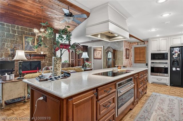1306 Hidden Valley Street, Van Buren, AR 72956