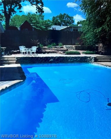 1306 Hidden Valley Street, Van Buren, AR 72956